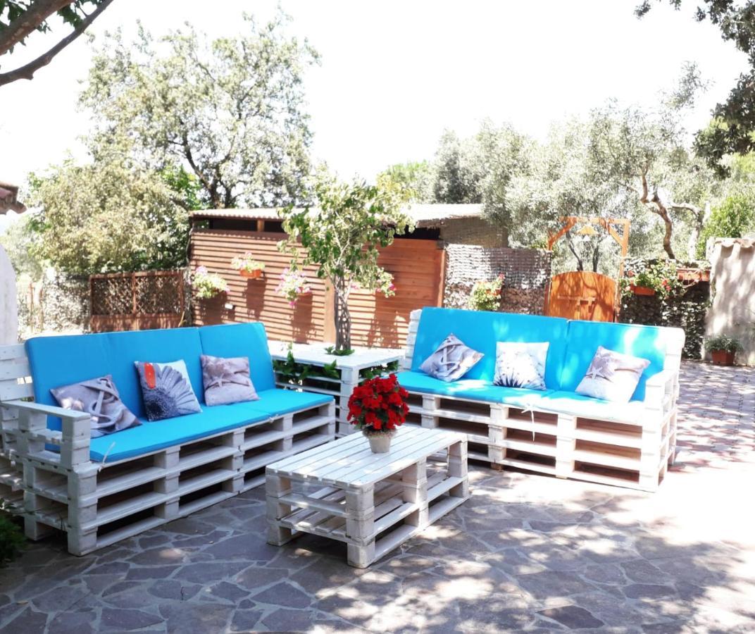 B&B Il Girasole SantʼAnna Arresi Екстериор снимка