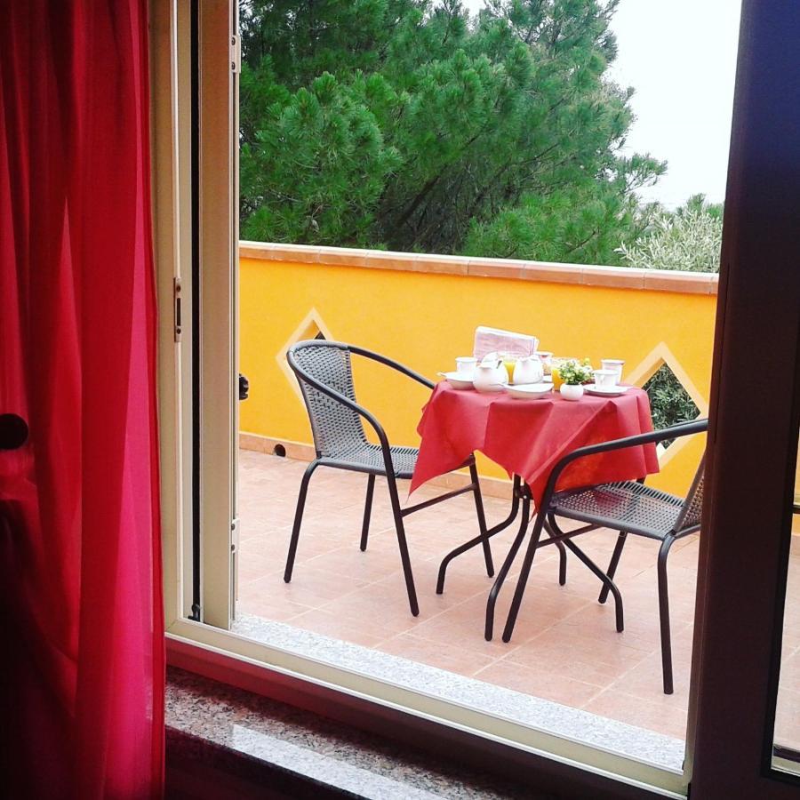 B&B Il Girasole SantʼAnna Arresi Екстериор снимка