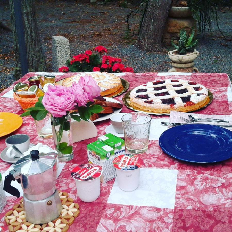 B&B Il Girasole SantʼAnna Arresi Екстериор снимка