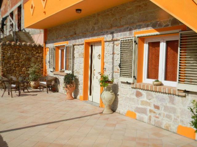 B&B Il Girasole SantʼAnna Arresi Екстериор снимка