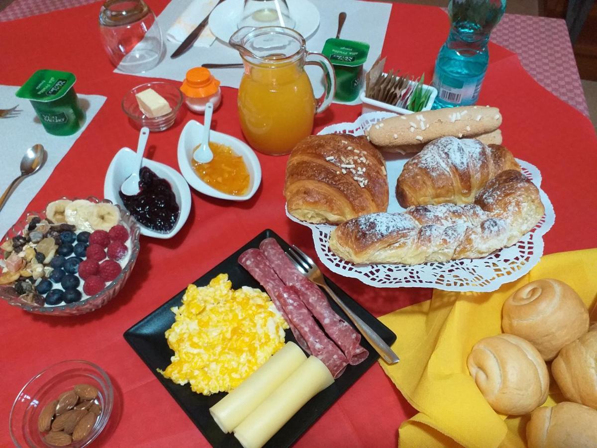 B&B Il Girasole SantʼAnna Arresi Екстериор снимка