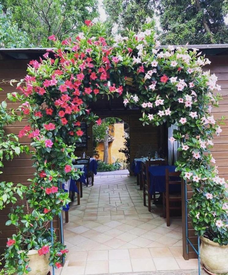 B&B Il Girasole SantʼAnna Arresi Екстериор снимка